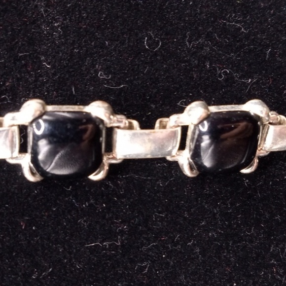 VINTAGE CAROLINA HERRARA NECKLACE - Picture 3 of 9